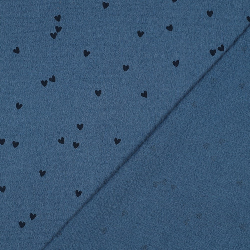 Detailaufnahme von Musselin in Marine mit kleinen Herzen