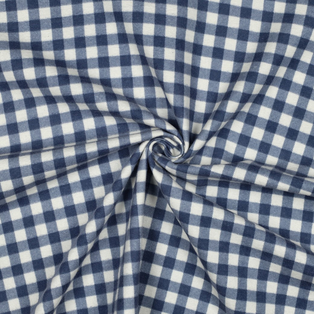 Detailansicht des Flanells mit blau-weißem Vichykaro
