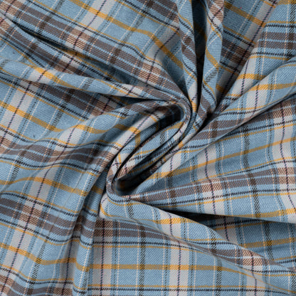Detailansicht des Flanells mit hellblauem und braunem Karomuster
