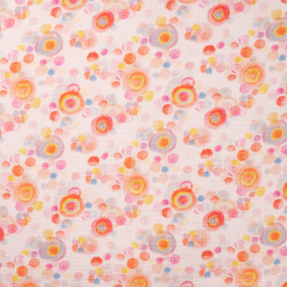 Detailaufnahme von Musselin mit Aquarellkreisen